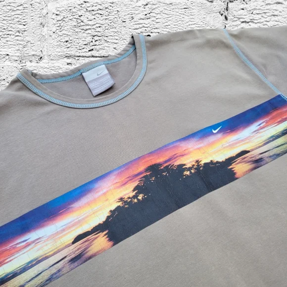 Vintage Nike Graphic T-Shirt - Picture 5 of 8